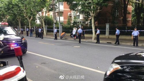 揭秘最新上海街头暴力砍人事件，内外观察与思考